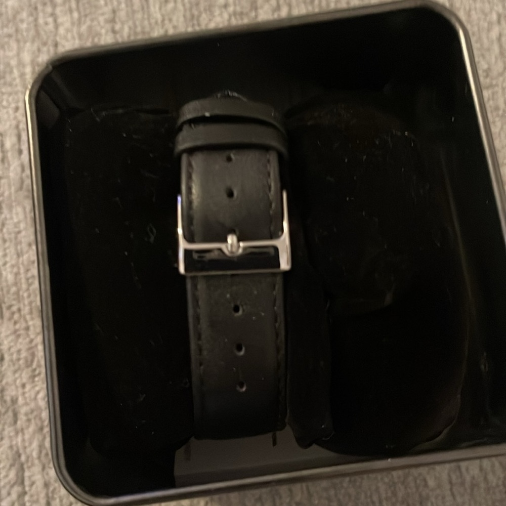 Mens Disney watch, new in box - Picture 2 of 5